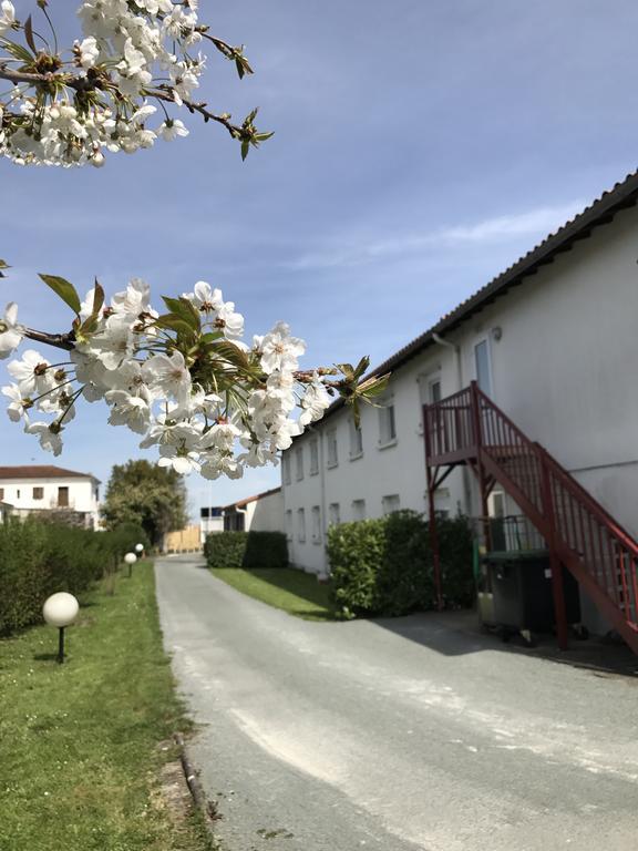 Contact Hotel O'Nice Saintes Exterior foto